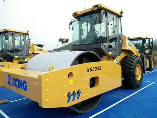 30年匠心領(lǐng)跑一一徐工壓路機(jī)壓實(shí)登頂