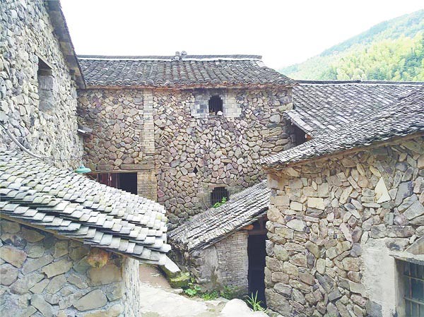 浙江縉云巖下村：傳統(tǒng)山地石居村落代表