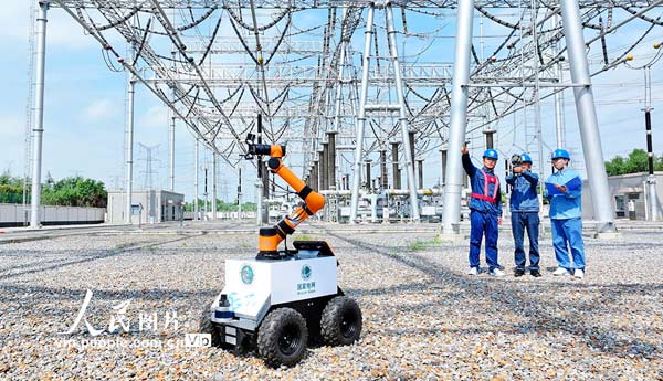 安徽滁州：5G智能機(jī)器人巡檢電網(wǎng)保節(jié)日供電